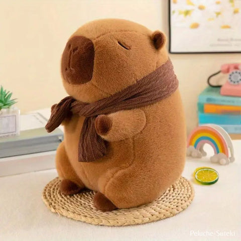 Peluche Capybara Frileux en écharpe